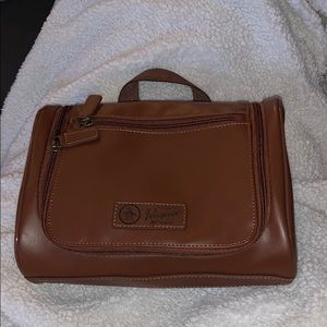 Penguin men’s hanging travel bag